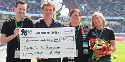Wasserprojekt - Gnarrenburg - TRINKBECHER-TEAM ERLÄUFT 1260 EURO FÜR WASSERPROJEKTE