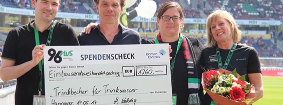 Wasser: TRINKBECHER-TEAM ERLÄUFT 1260 EURO FÜR WASSERPROJEKTE